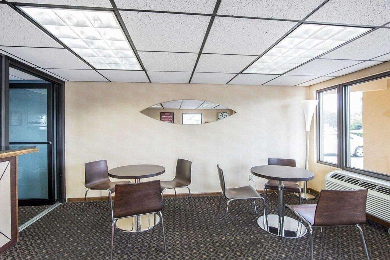 Econo Lodge North Knoxville Exterior photo